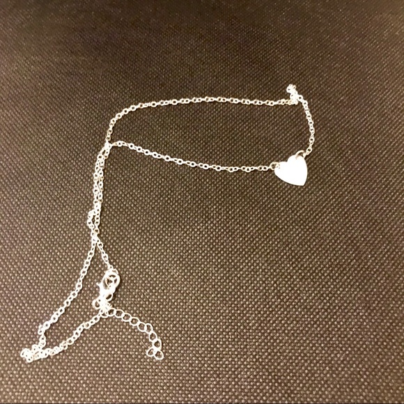 NWT Stunning Silver Simple Heart Necklace - Picture 3 of 7